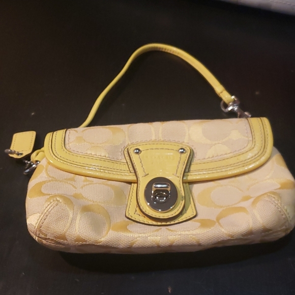 Coach Handbags - Coach wristlet